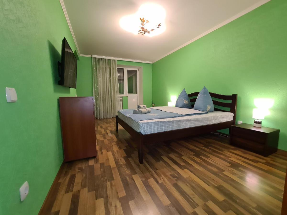 1-Room View Apartment Near Inturist On Sobornyi Avenue 143, By Grandhome Zaporizhia Exterior photo