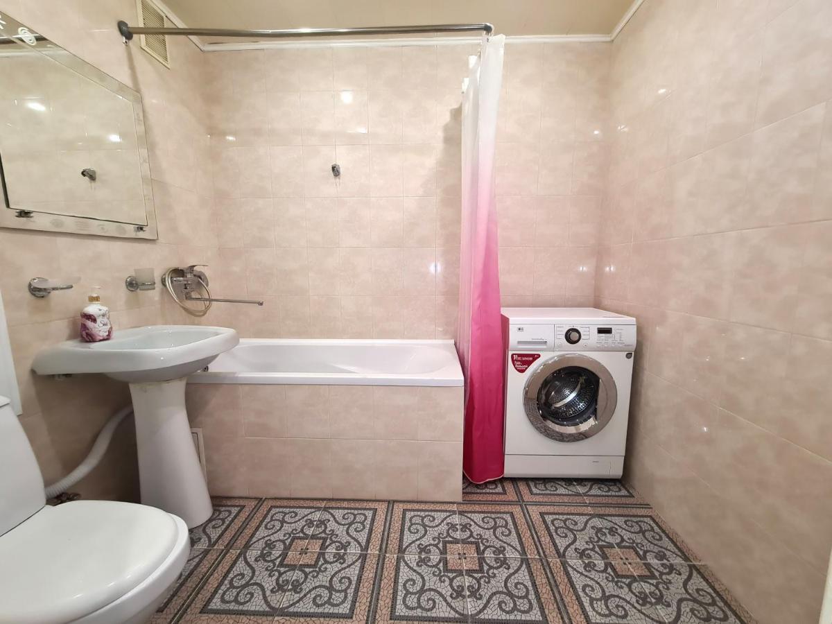 1-Room View Apartment Near Inturist On Sobornyi Avenue 143, By Grandhome Zaporizhia Exterior photo