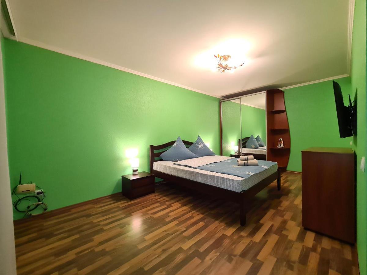 1-Room View Apartment Near Inturist On Sobornyi Avenue 143, By Grandhome Zaporizhia Exterior photo