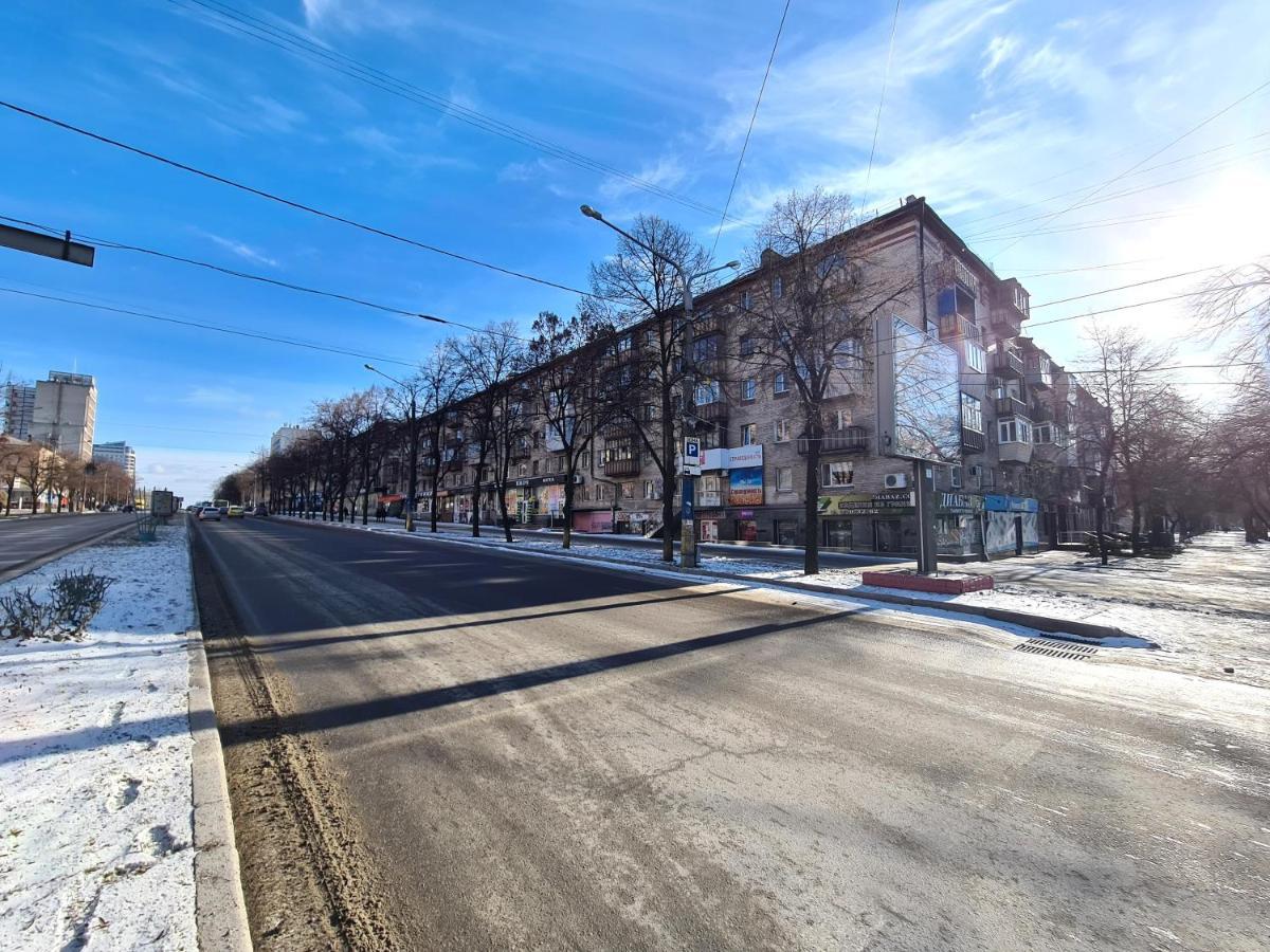 1-Room View Apartment Near Inturist On Sobornyi Avenue 143, By Grandhome Zaporizhia Exterior photo